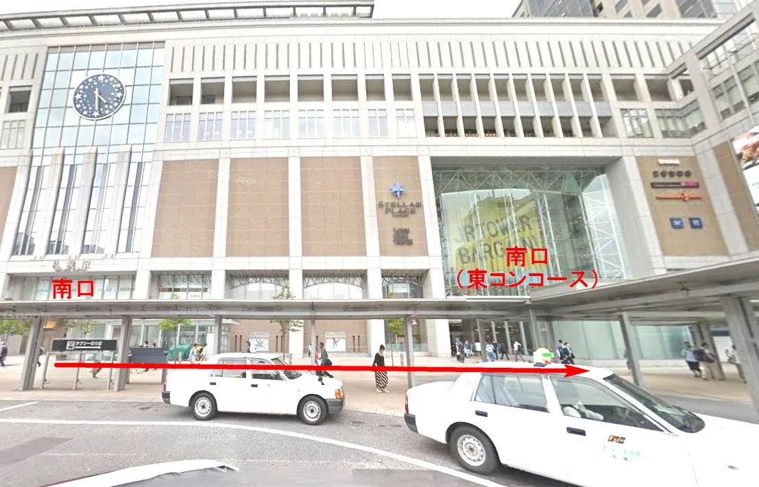 JR札幌駅（南口）を出たら左に進む