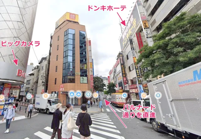 「パルナード通り」を直進する